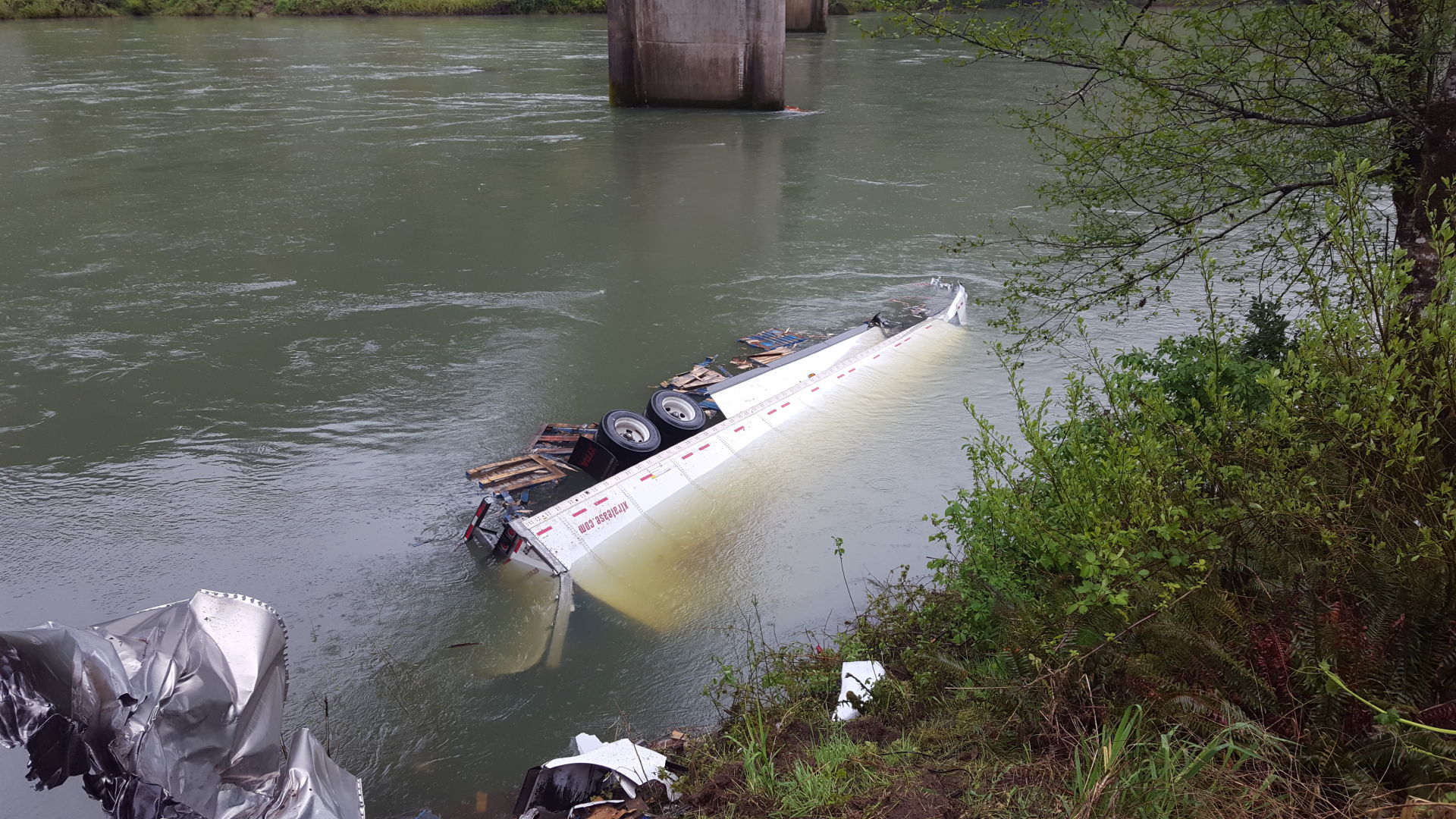 Scottsburg Briudge crash river